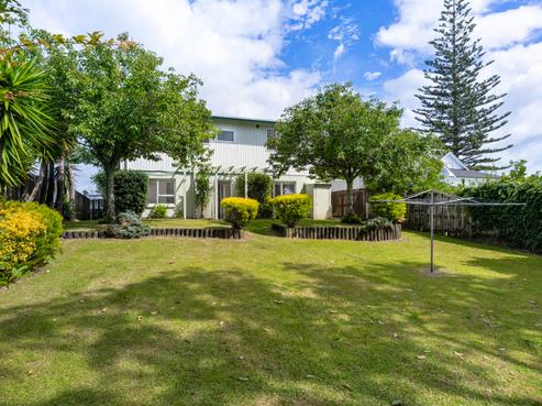 100 Charleston Avenue, Whangamata