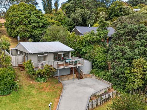 11 Hillside Crescent, Leigh