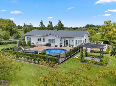 27 Whatapaka Road, Karaka