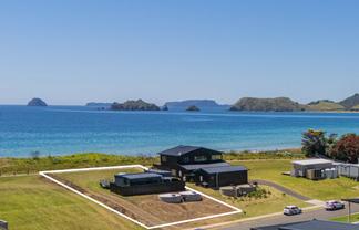 42 Skippers Road, Opito Bay