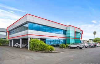 COMMANDING OFFICE  TWO TITLES  (236–534M²)
