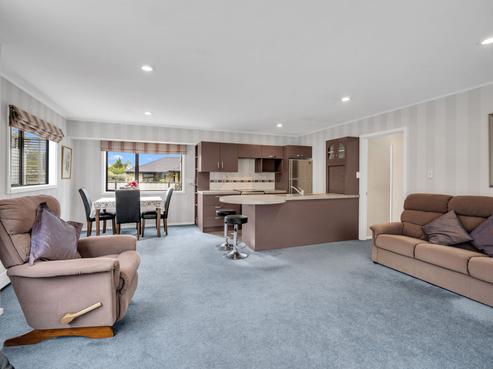 32 Grove Avenue, Weston