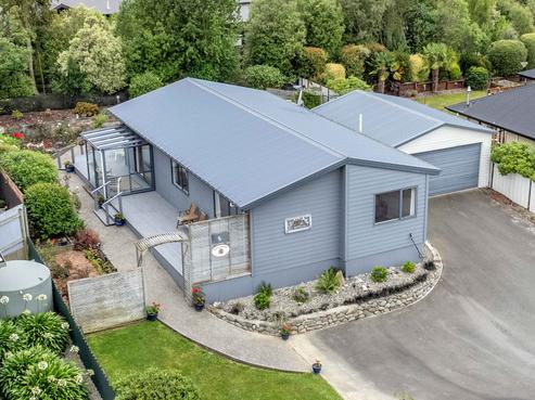 32 Grove Avenue, Weston