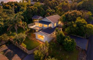 8 Robertson Street, Russell