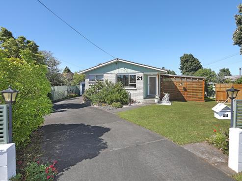 21 Flower Street, Bulls