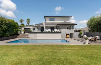 62 Sixteenth Avenue, Avenues
