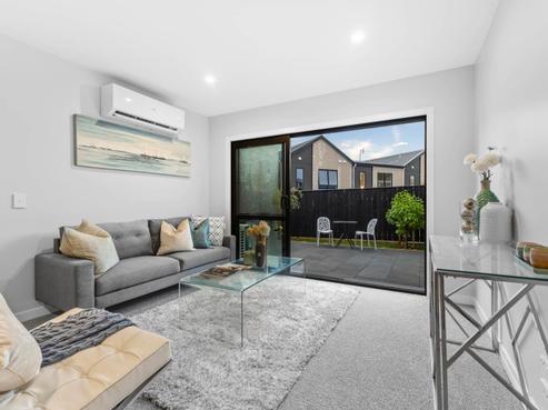 15 Paretaiuru Crescent, Papakura