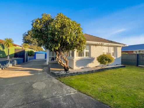 122 Joy Street, Shirley