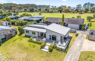 147 The Fairway, Matarangi