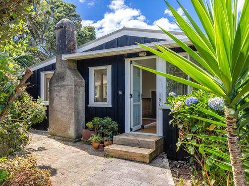 84 Wharf Road, Ostend