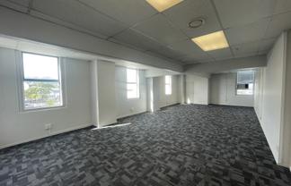 Well-positioned office suite