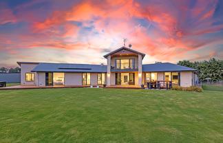 102 Glews Road, Cust