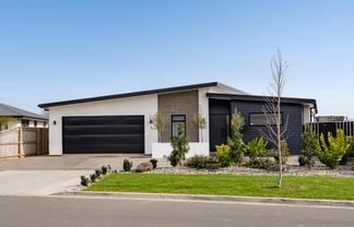 16 Hanworth Road, RICHMOND