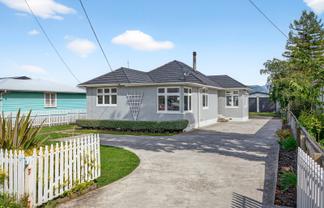 382 High Street South, Carterton