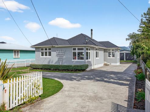 382 High Street South, Carterton