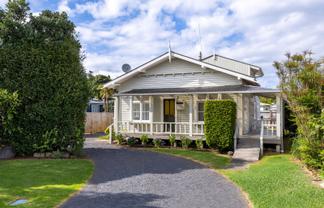 12A Bankart Street, Raglan