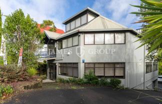 MODERN OFFICE SPACE WITH DECK IN GRAFTON