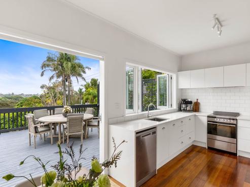 5A Lake Road, Northcote