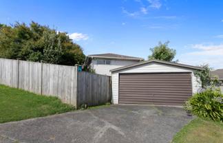 16 Kemp Road, Massey