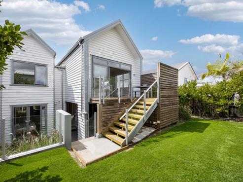 74 Caldera Drive, Long Bay