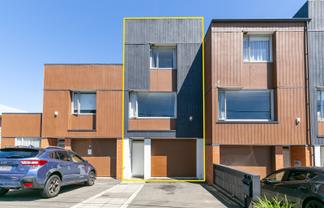 2/120 Rintoul Street, Newtown