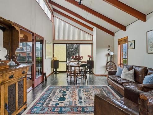 244A Highgate, Roslyn