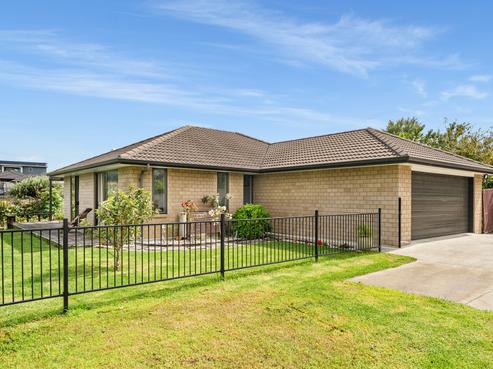 8 Ballintoy Park Drive, Welcome Bay