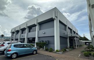 Full floor Opportunity with Lift Access