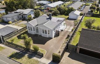 77 Ranolf Street, Victoria