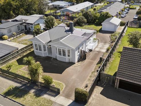 77 Ranolf Street, Victoria