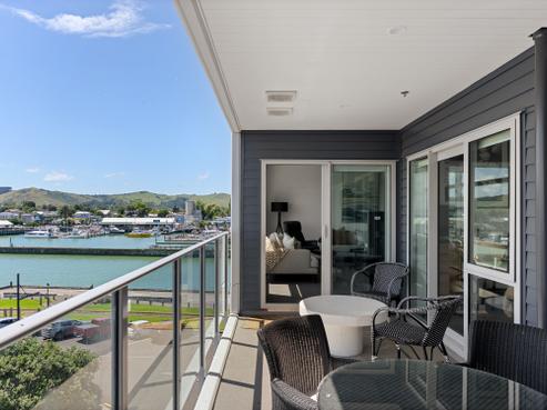 303/4 Reads Quay, Gisborne