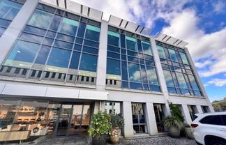 MODERN MT EDEN - BOARDROOM, VIEWS, AND PARKING
