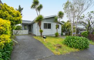 Top Floor/32 Thurleigh Grove, Karori