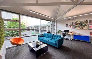 MODERN LEVEL 1 OFFICE ON BROADWAY
