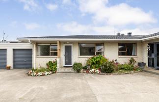 2/32 Meeanee Quay, Westshore