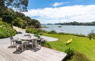 16 Creswell Street, Opua