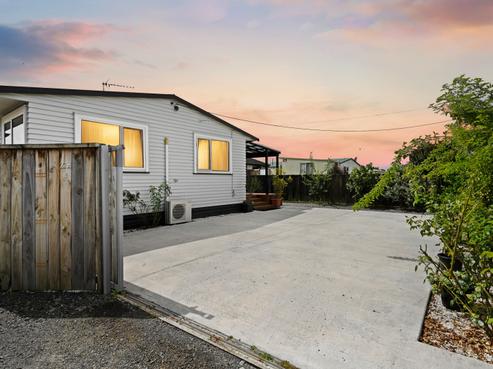 22A Pine Avenue, Bader