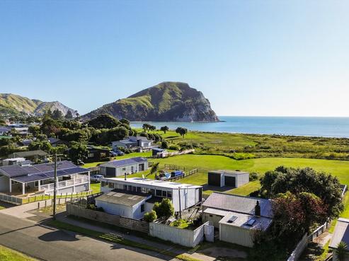 102 Newcastle Street, Mahia