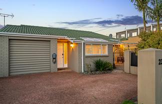 2/23 Lomond Street, Takapuna