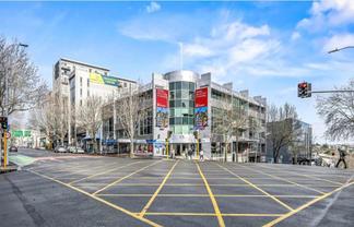 Fully fitted kitchen ready to roll!
