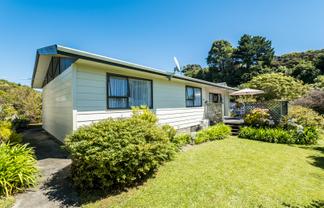 90 Omapere Street, Whitby