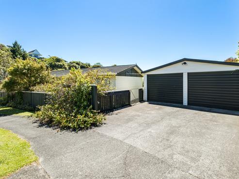 90 Omapere Street, Whitby
