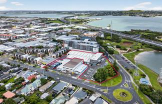 Fully tenanted split-risk industrial investment