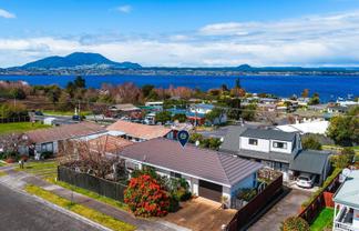 2/8 Kinder Street, Acacia Bay