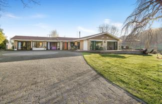 1421 State Highway 30, Horohoro