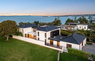 90 Marine Parade, Mellons Bay