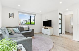 6 Kaman Seasprite Road, Hobsonville