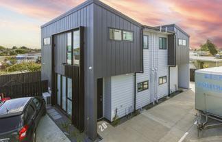 2d Convair crescent , Mangere
