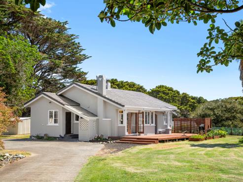 1431 Awhitu Road, Pollok