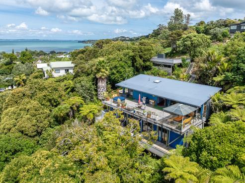8 Beresford Avenue, Surfdale